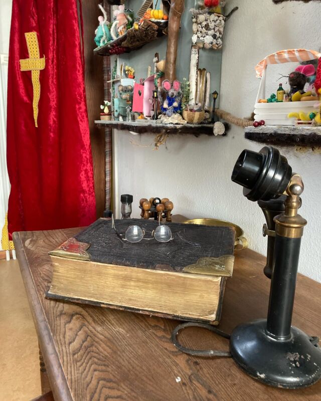 De laatste aanpassingen worden gedaan aan de werkkamer van Sinterklaas🤩 Nog eventjes geduld tot zaterdag 23 november!